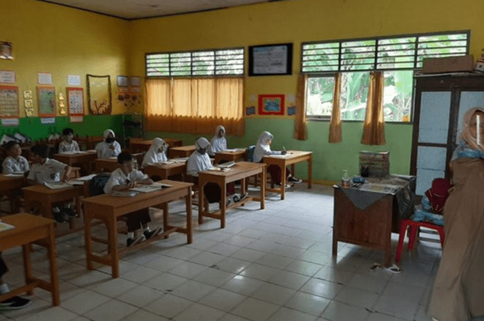 Muka tatap pelajar harus dimulai orangtua bersiap seluruh bakal januari Sekolah Tatap Muka Kembali Diterapkan di Seluruh Indonesia