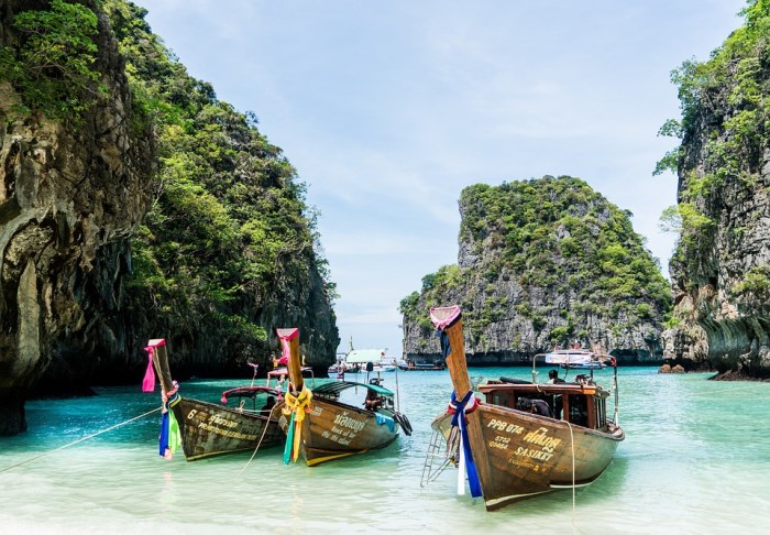 Pantai Terindah di Indonesia Versi Backpacker
