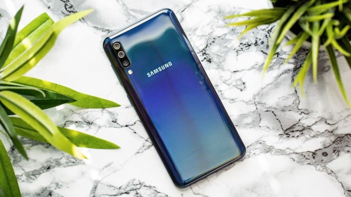 Smartphone dengan Layar Terbaik di Kelasnya