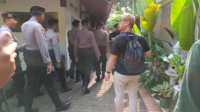 Foto TNI Turun Tangan Usut Penyebab Kericuhan TKA China vs Warga di Lombok Demonstrasi Pro-Imigrasi Berujung Ricuh, Garda Nasional Turun Tangan