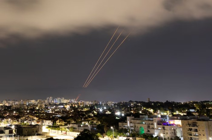 Tel Aviv Panik! Sirene Bahaya Bunyi Setelah Iran Luncurkan Rudal